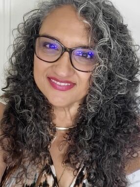 Meet your Posher, Claudia